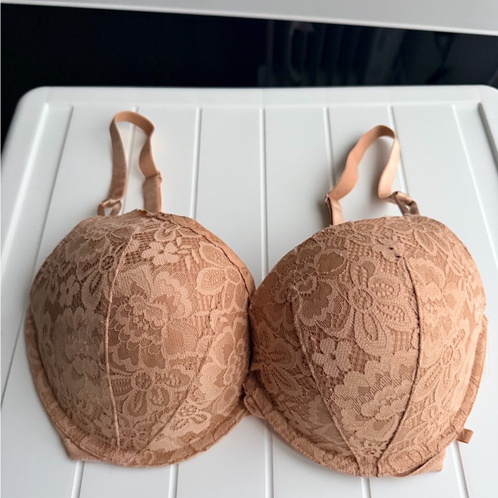 VICTORIA’S SECRET Tan Lace Push Up Bra Women’s Size 34DDD